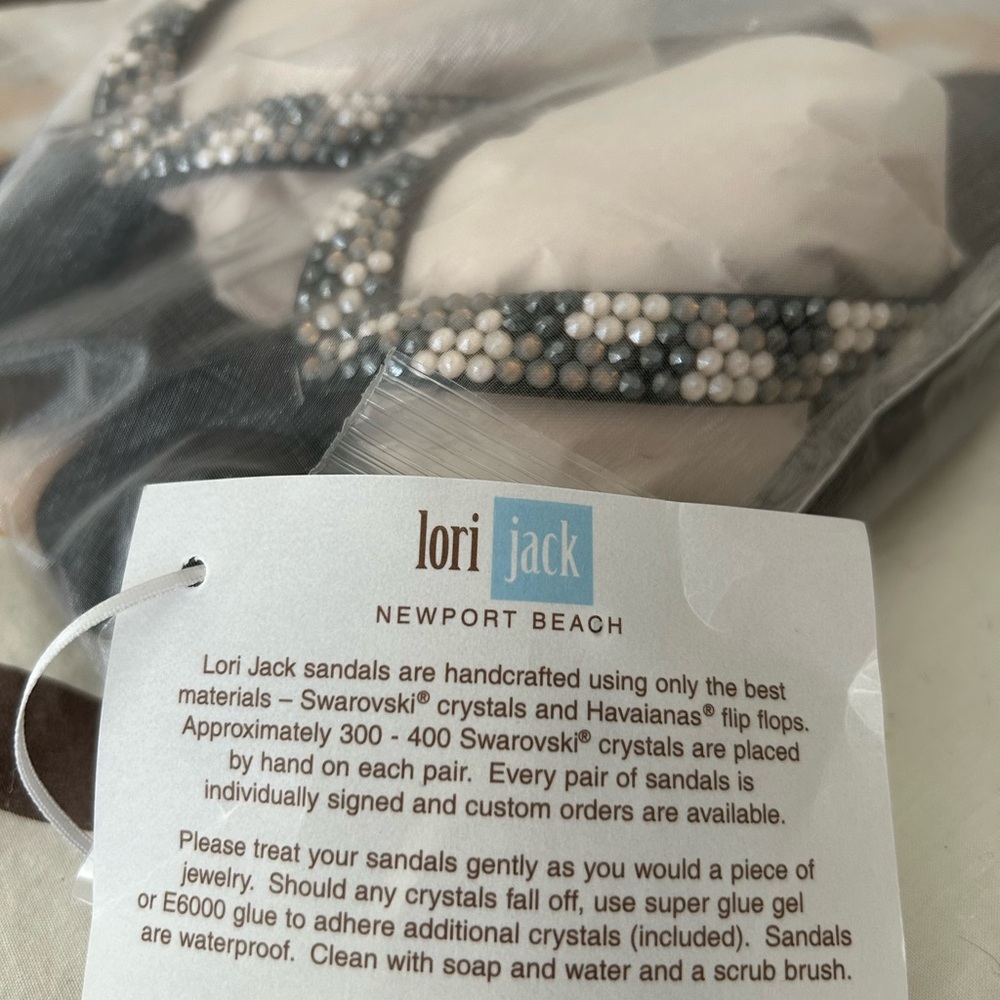 Women’s size 6.5 37/38 Lori Jack Havaianas flip flops with Swarovski crystals.